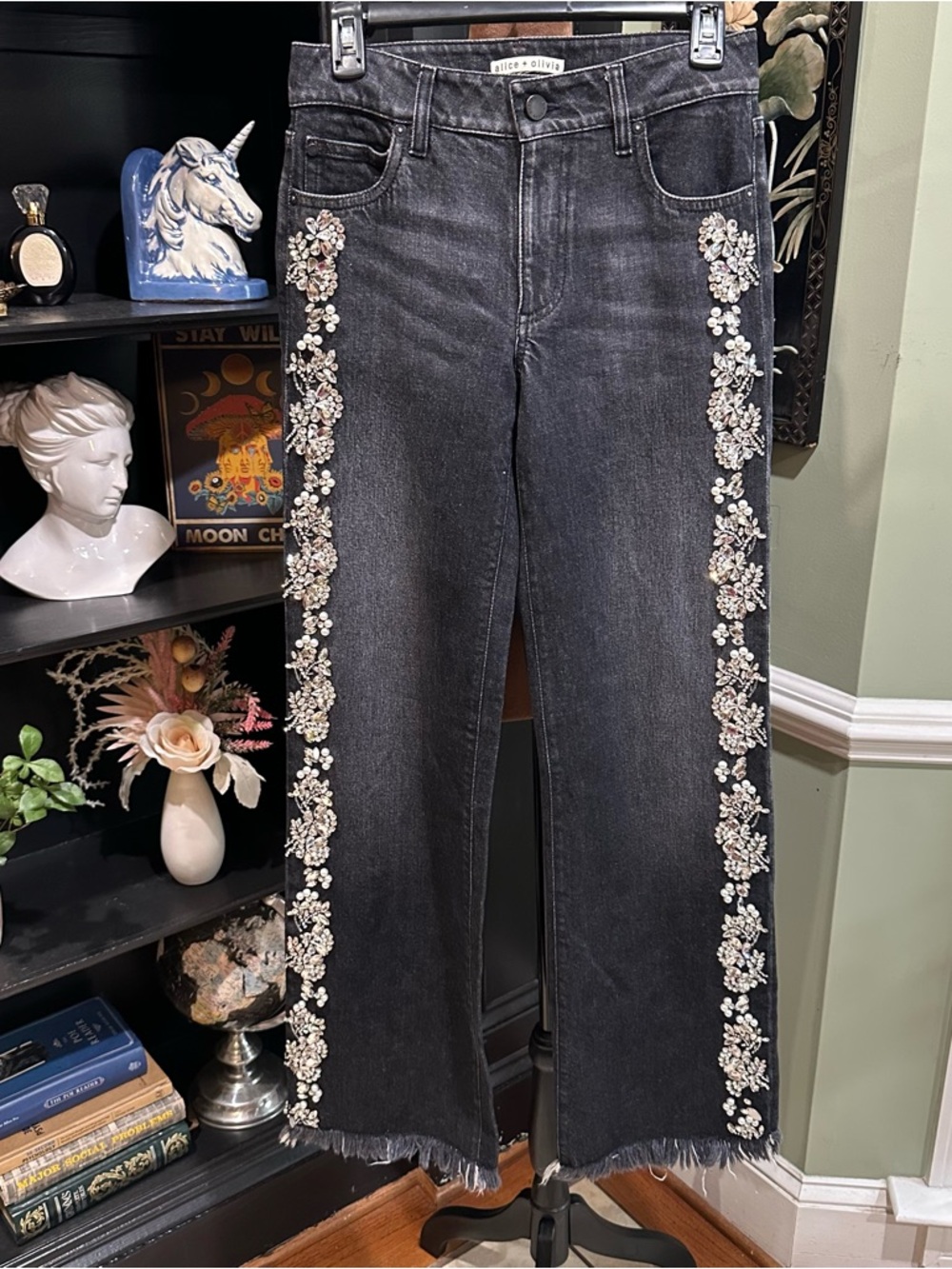 Alice + Olivia Roxie Embellished Straight‑Leg Jeans – Black Wash – Size 28